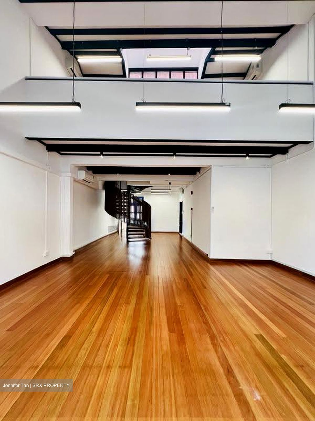 Club Street (D1), Office #615707761